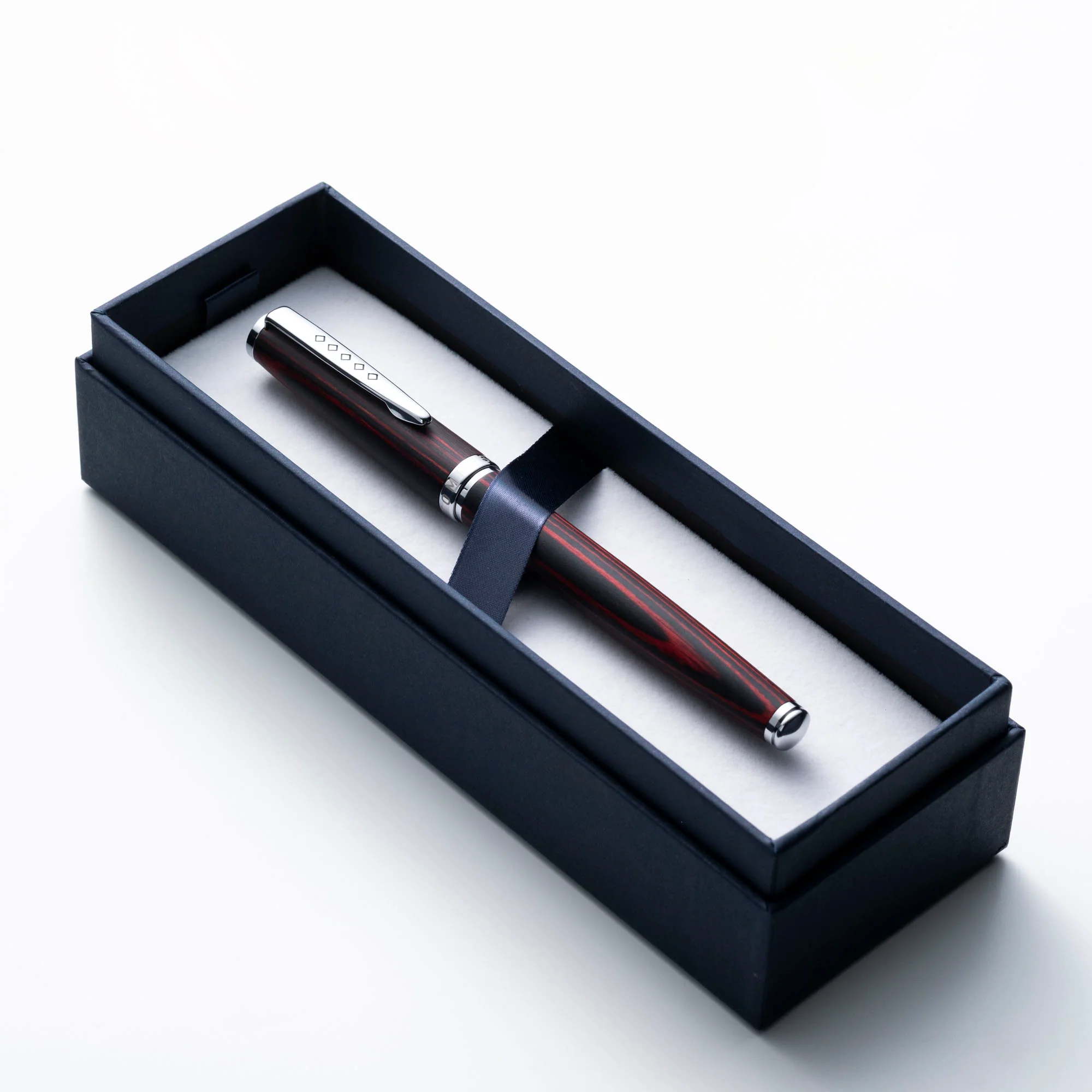 Tom Hessin Edinburgh Wooden Barrel Fountain Pen Forth Bridge Red - Image 3